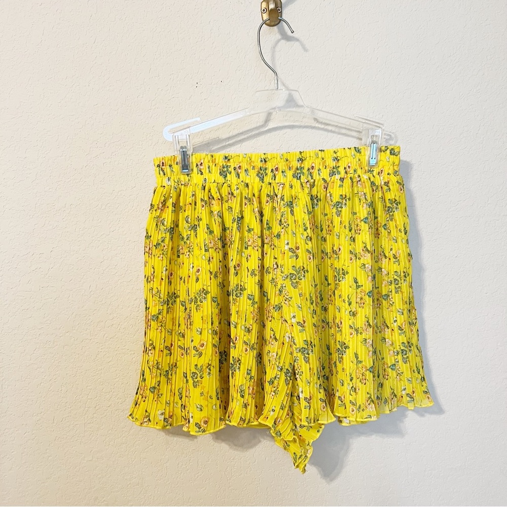 Chelsea and Violet Yellow Floral Pleated High Waisted Shorts